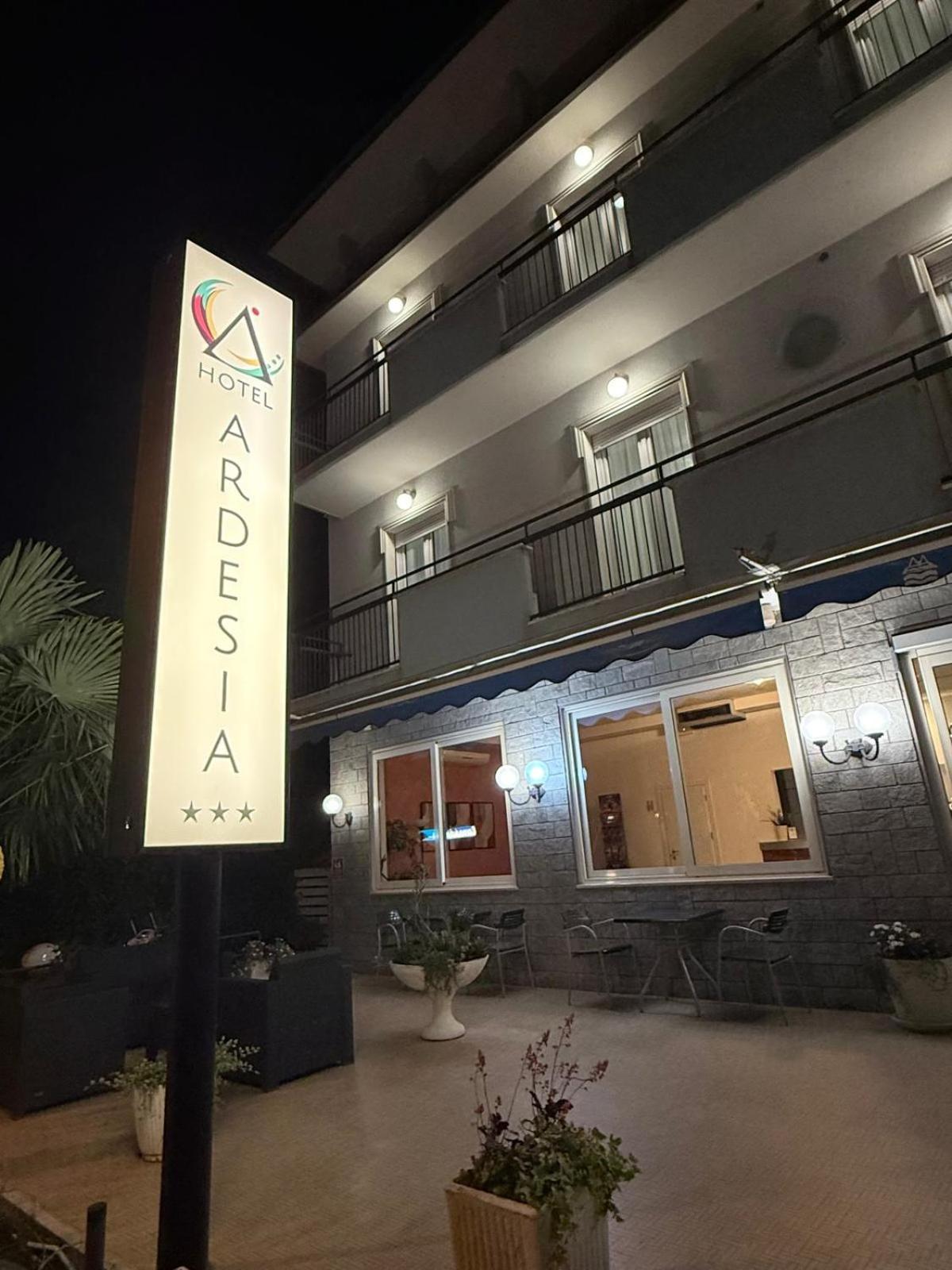 Hotel Ardesia Римини Экстерьер фото